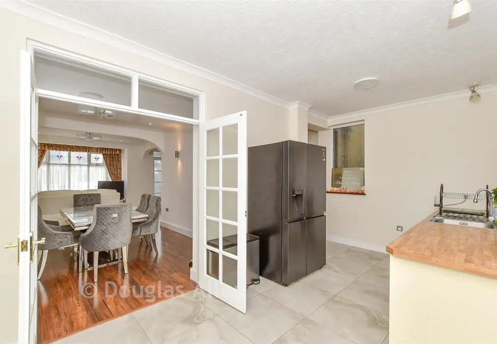 Kitchen/Breakfast Room - Denham Drive, Gants Hill, Ilford, Essex - Wards of Kent