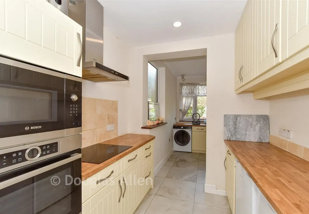 Kitchen/Breakfast Room - Denham Drive, Gants Hill, Ilford, Essex - Wards of Kent