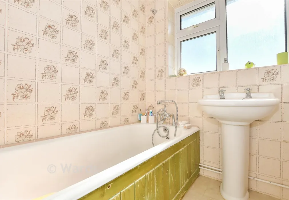 Bathroom - Springett Way, Coxheath, Maidstone, Kent - Wards of Kent