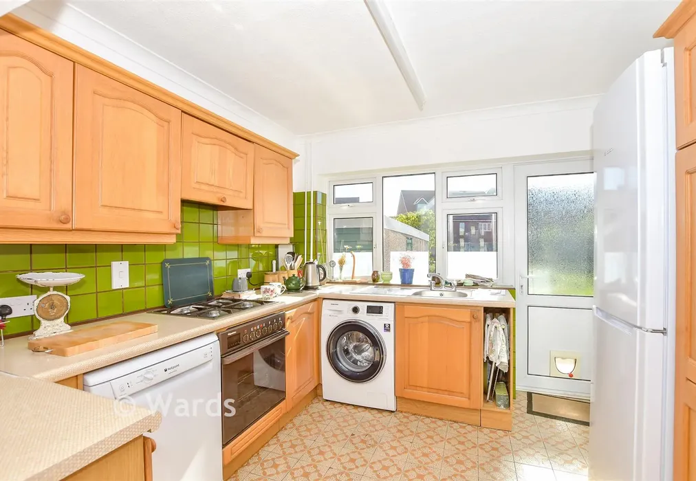 Kitchen - Springett Way, Coxheath, Maidstone, Kent - Wards of Kent