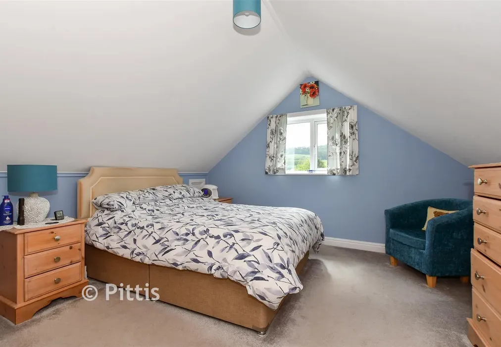 Bedroom 1 - Cliff Bridge, Shanklin, Isle of Wight - Wards of Kent