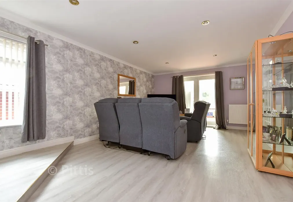 Lounge - Cliff Bridge, Shanklin, Isle of Wight - Wards of Kent