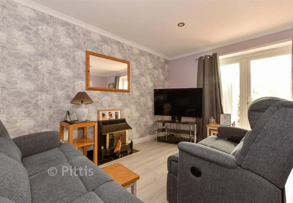 Lounge - Cliff Bridge, Shanklin, Isle of Wight - Wards of Kent