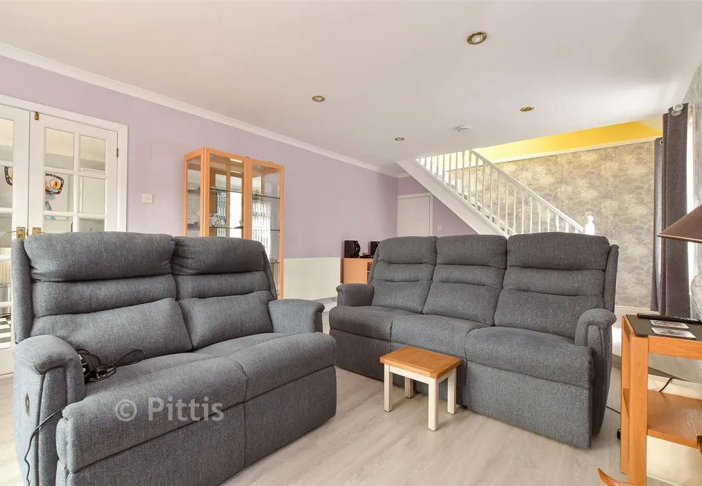 Lounge - Cliff Bridge, Shanklin, Isle of Wight - Wards of Kent