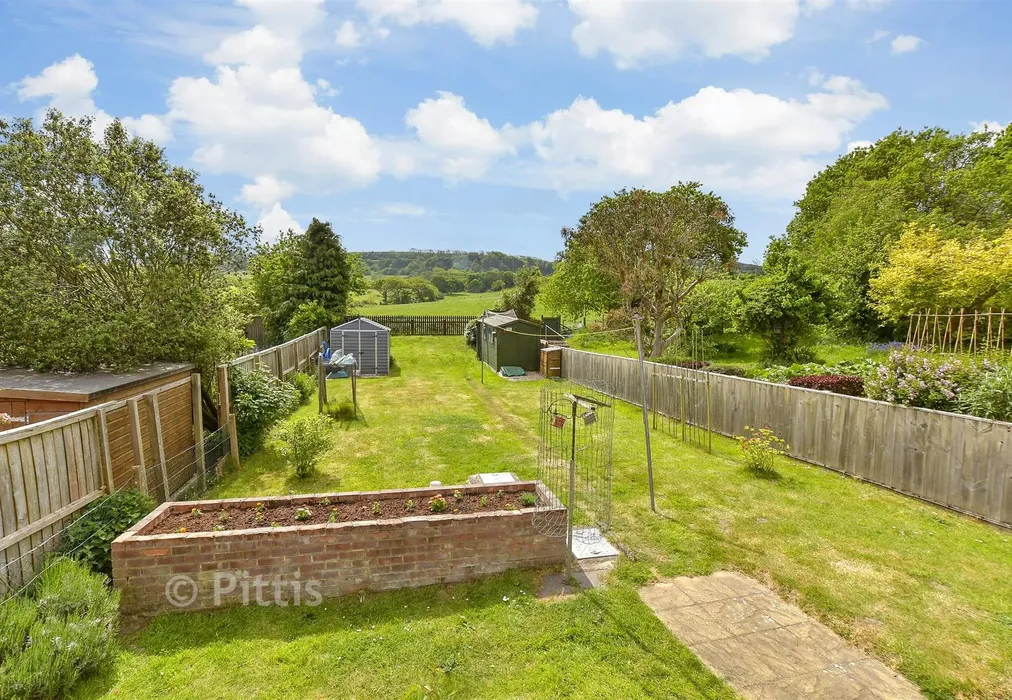 Rear Garden - Cliff Bridge, Shanklin, Isle of Wight - Wards of Kent