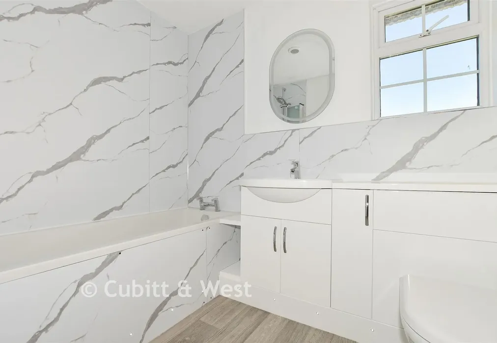 Bathroom - Elmbridge Road, Cranleigh, Surrey - Wards of Kent