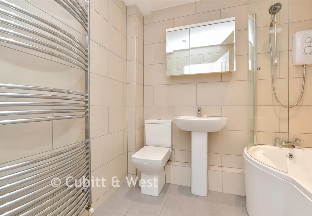 Bathroom - Station Approach, Belmont, Sutton, Surrey - Wards of Kent