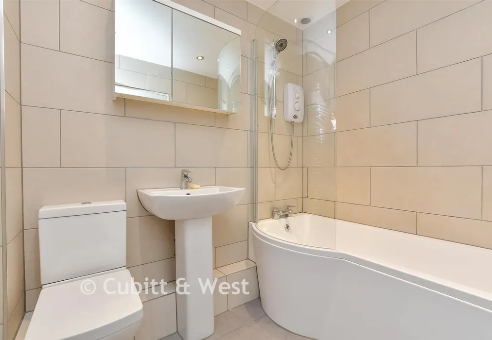 Bathroom - Station Approach, Belmont, Sutton, Surrey - Wards of Kent