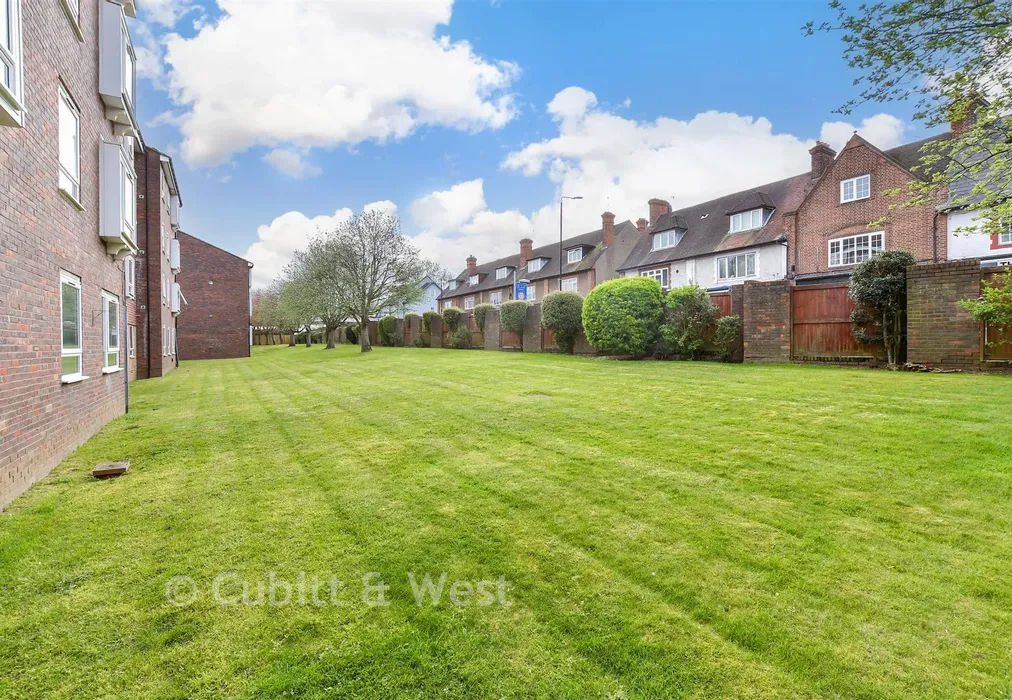 Communal Gardens - Station Approach, Belmont, Sutton, Surrey - Wards of Kent