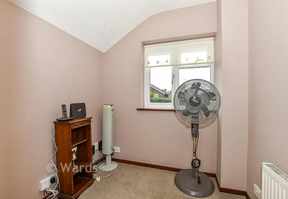 Bedroom 3 - Eastwell Close, Paddock Wood, Tonbridge, Kent - Wards of Kent
