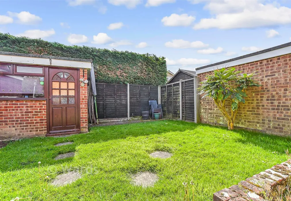 Rear Garden - Eastwell Close, Paddock Wood, Tonbridge, Kent - Wards of Kent