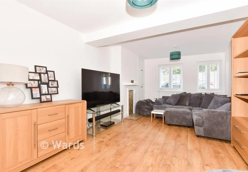 Lounge - The Quarries, Boughton Monchelsea, Kent - Wards of Kent