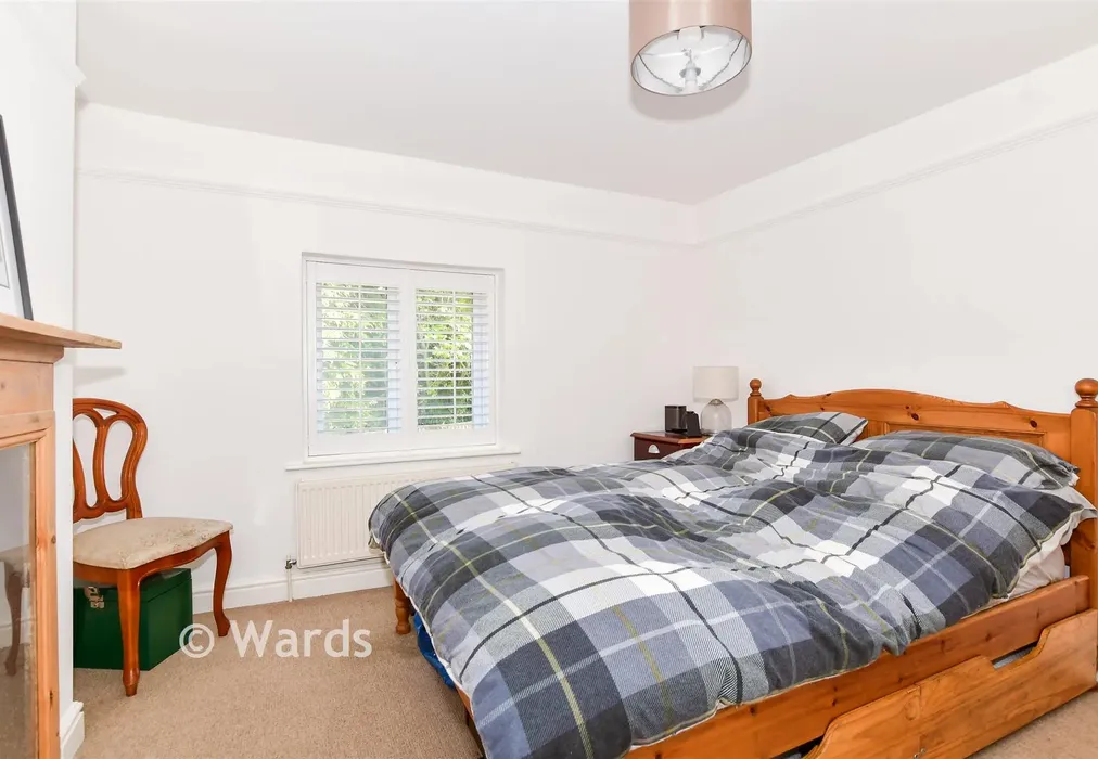 Bedroom 1 - The Quarries, Boughton Monchelsea, Kent - Wards of Kent
