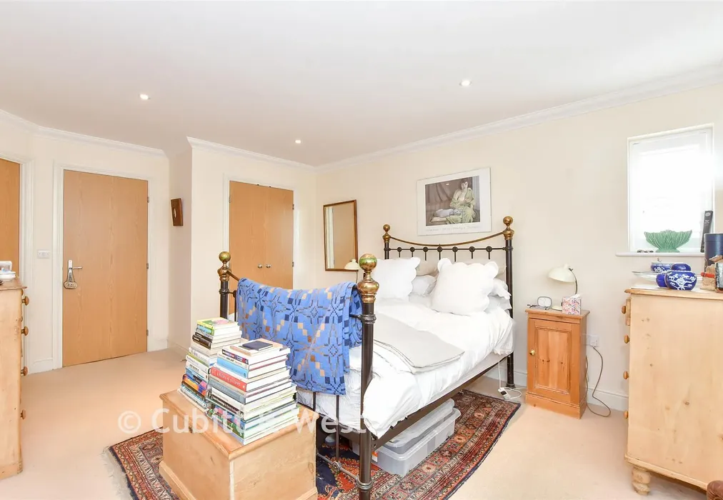 Bedroom 1 - Pears Grove, Southbourne, Emsworth, Hampshire - Wards of Kent