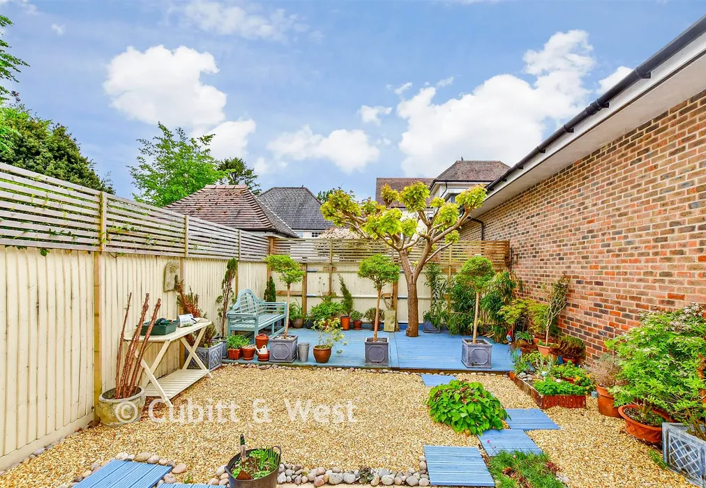 Rear Garden - Pears Grove, Southbourne, Emsworth, Hampshire - Wards of Kent
