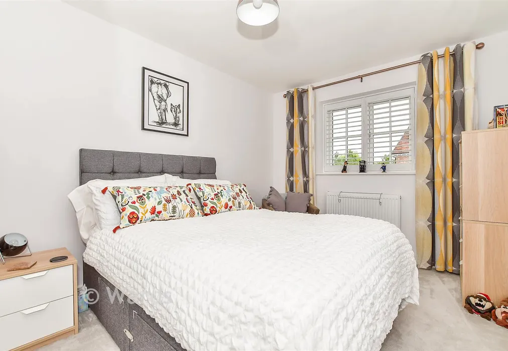 Bedroom 2 - Bletchingley Farm Court, Staplehurst, Tonbridge, Kent - Wards of Kent
