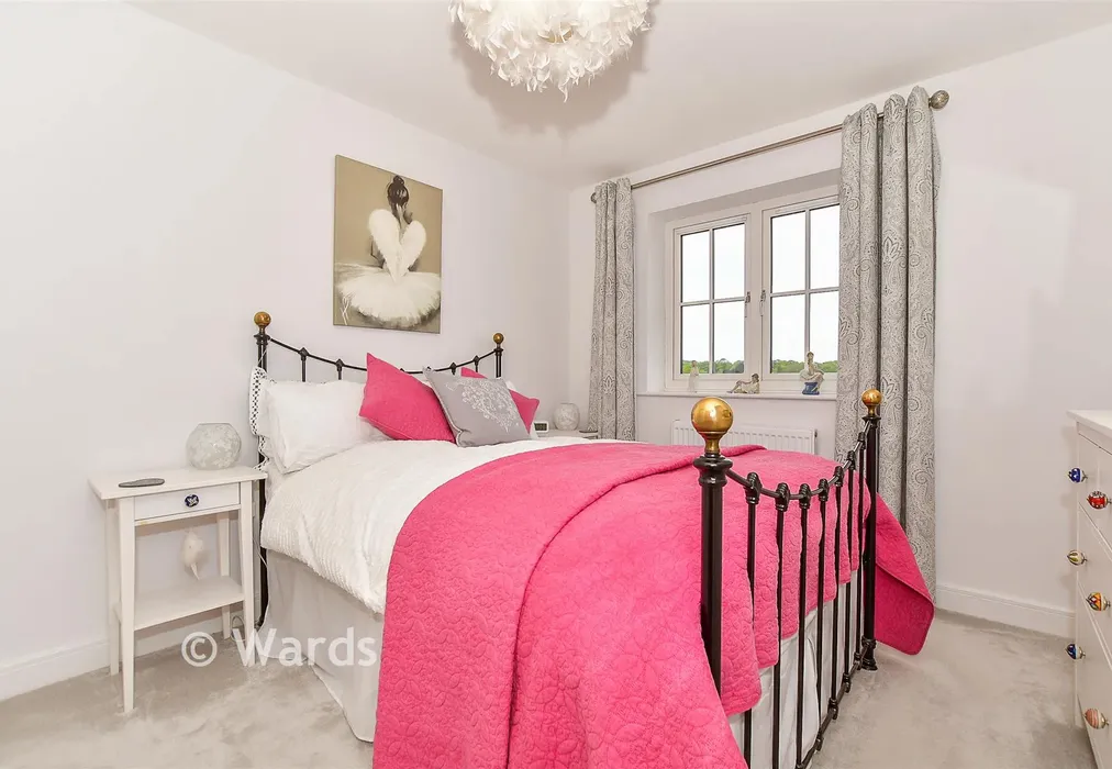 Bedroom 3 - Bletchingley Farm Court, Staplehurst, Tonbridge, Kent - Wards of Kent