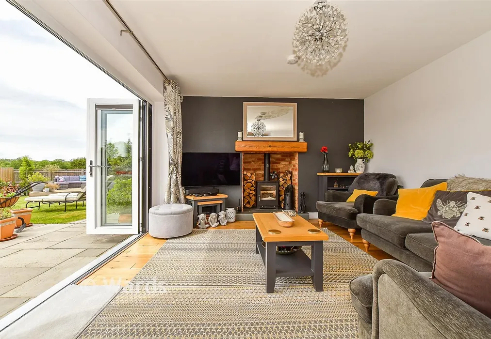 Internal Lifestyle Photograph - Bletchingley Farm Court, Staplehurst, Tonbridge, Kent - Wards of Kent