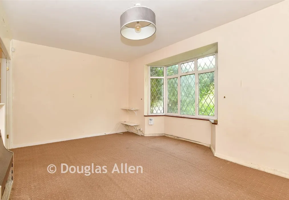 Lounge - Antlers Hill, Chingford - Wards of Kent