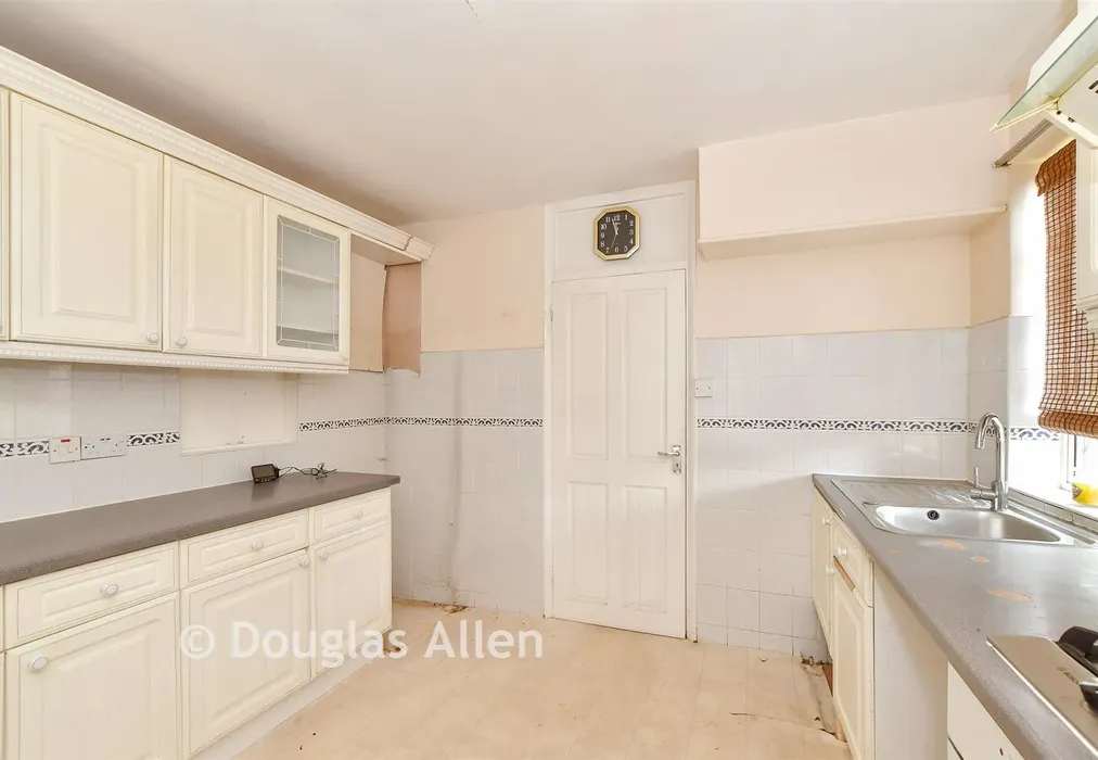 Kitchen - Antlers Hill, Chingford - Wards of Kent