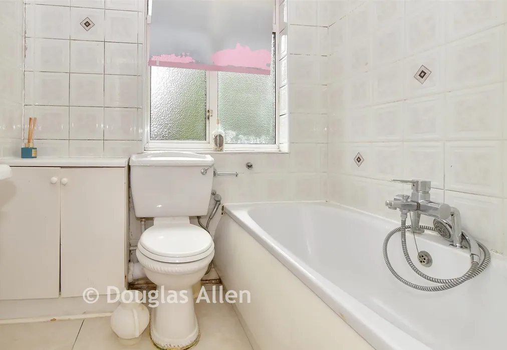 Bathroom - Antlers Hill, Chingford - Wards of Kent