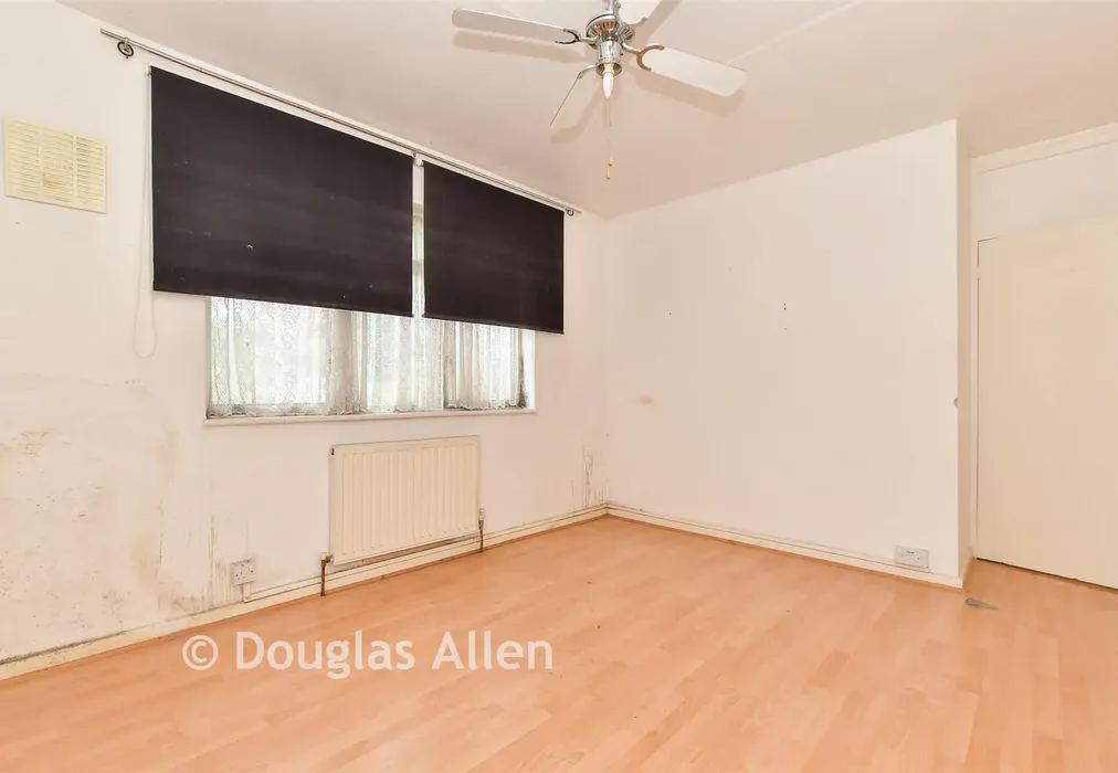 Bedroom 1 - Antlers Hill, Chingford - Wards of Kent