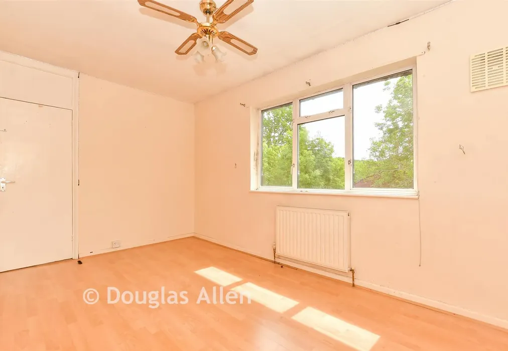 Bedroom 2 - Antlers Hill, Chingford - Wards of Kent