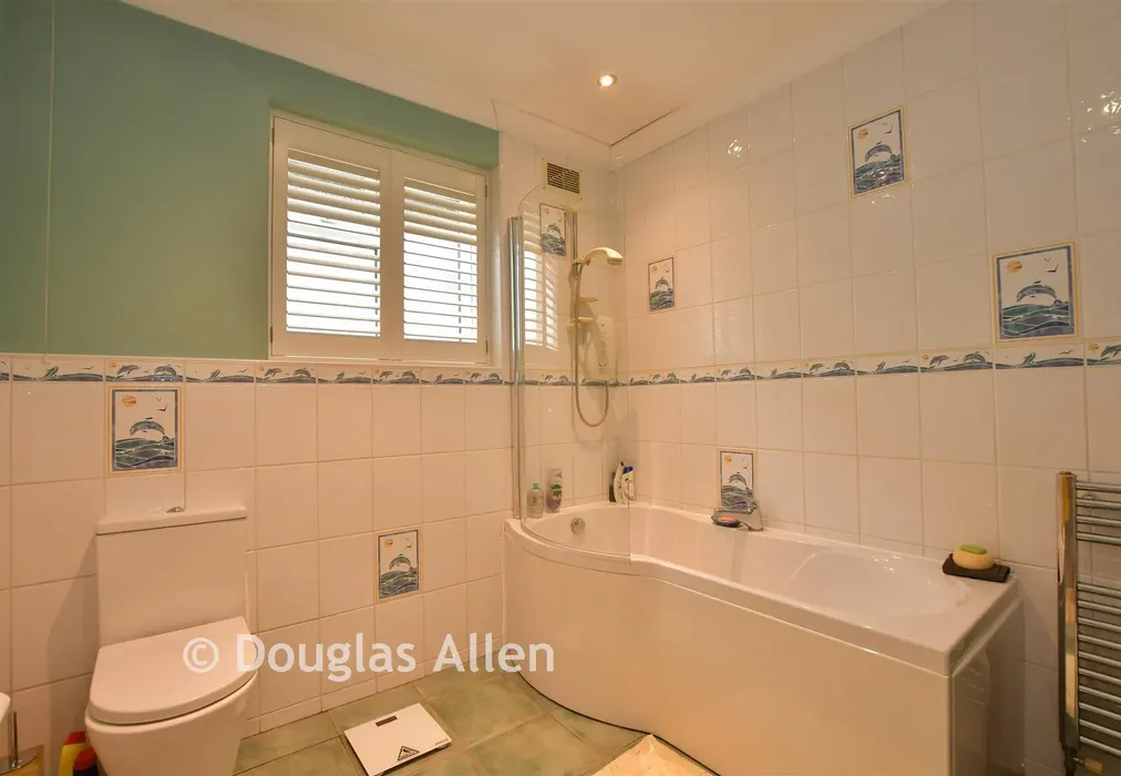Bathroom - Dacre Gardens, Chigwell, Essex - Wards of Kent