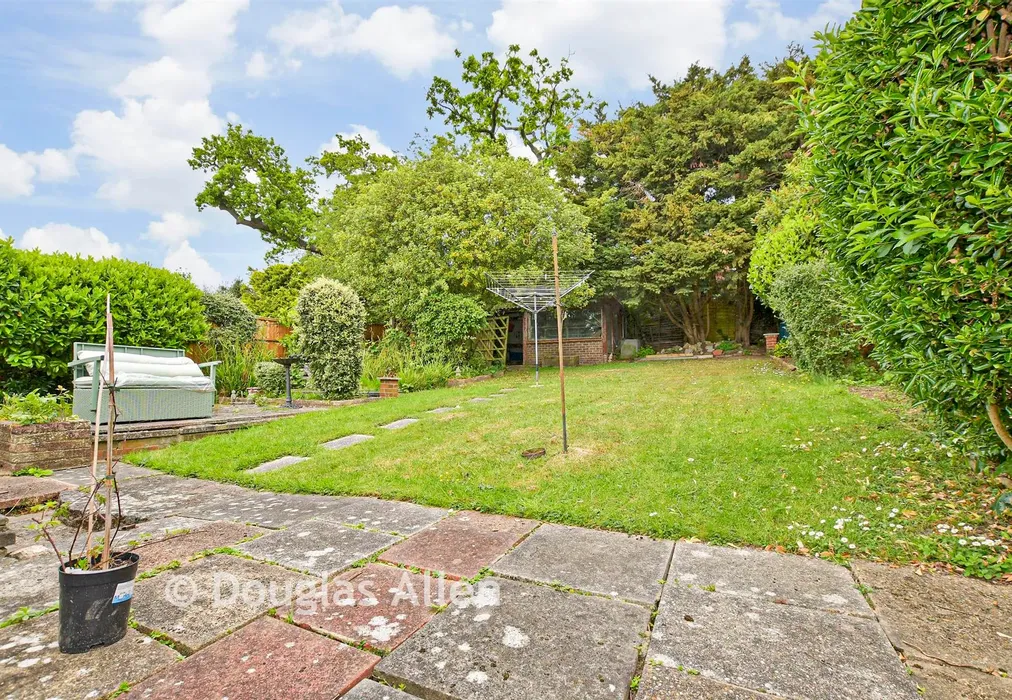 Rear Garden - Dacre Gardens, Chigwell, Essex - Wards of Kent