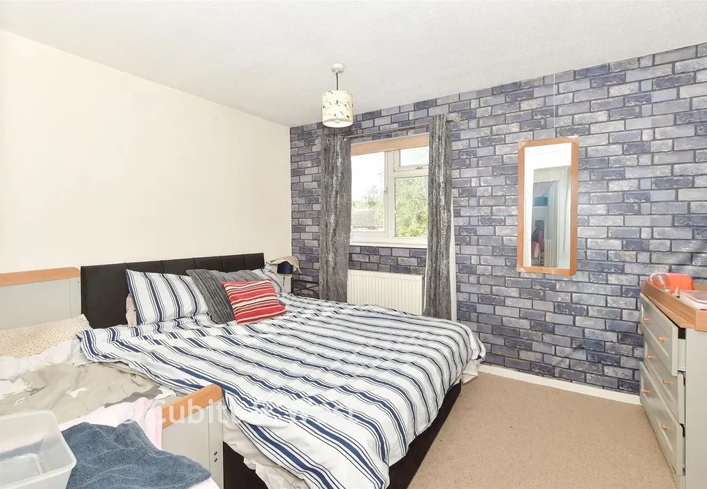 Bedroom 1 - Hillingdale, Broadfield, West Sussex - Wards of Kent
