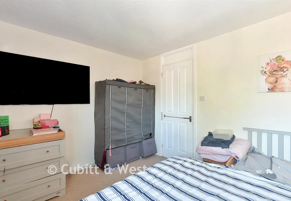 Bedroom 1 - Hillingdale, Broadfield, West Sussex - Wards of Kent