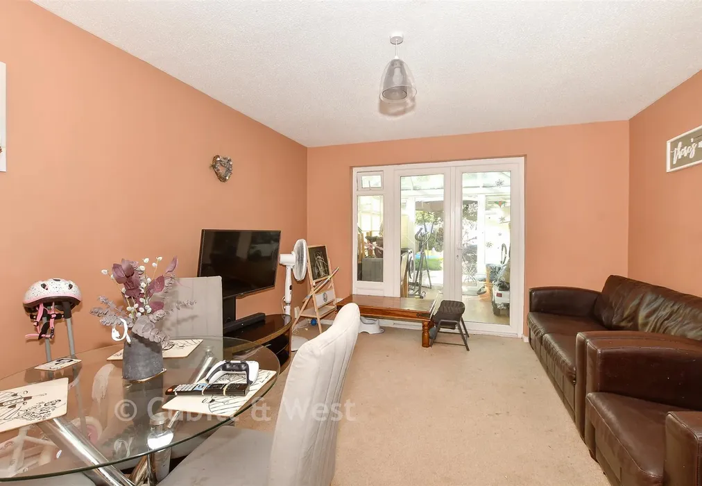 Lounge - Hillingdale, Broadfield, West Sussex - Wards of Kent