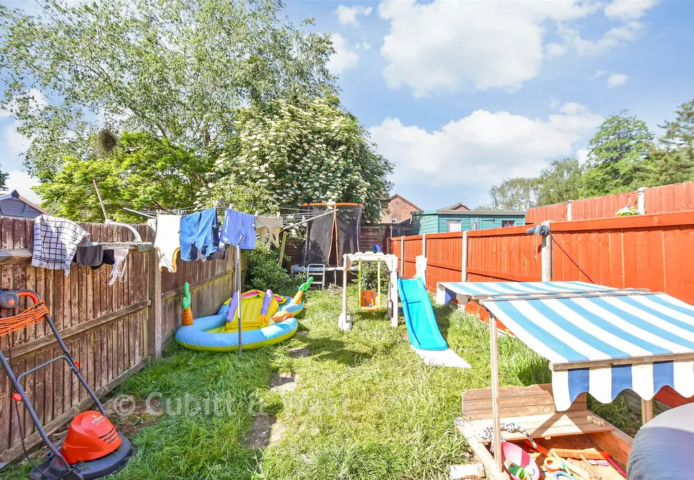 Rear Garden - Hillingdale, Broadfield, West Sussex - Wards of Kent
