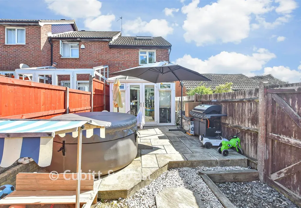 Rear Garden - Hillingdale, Broadfield, West Sussex - Wards of Kent