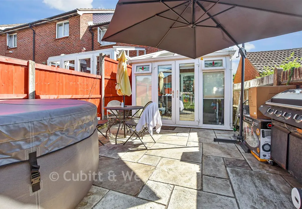 Rear Garden - Hillingdale, Broadfield, West Sussex - Wards of Kent