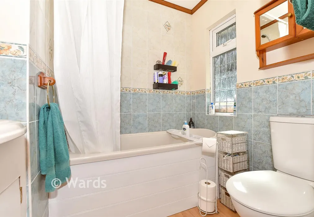 Bathroom - Birch Close, Hildenborough, Tonbridge, Kent - Wards of Kent