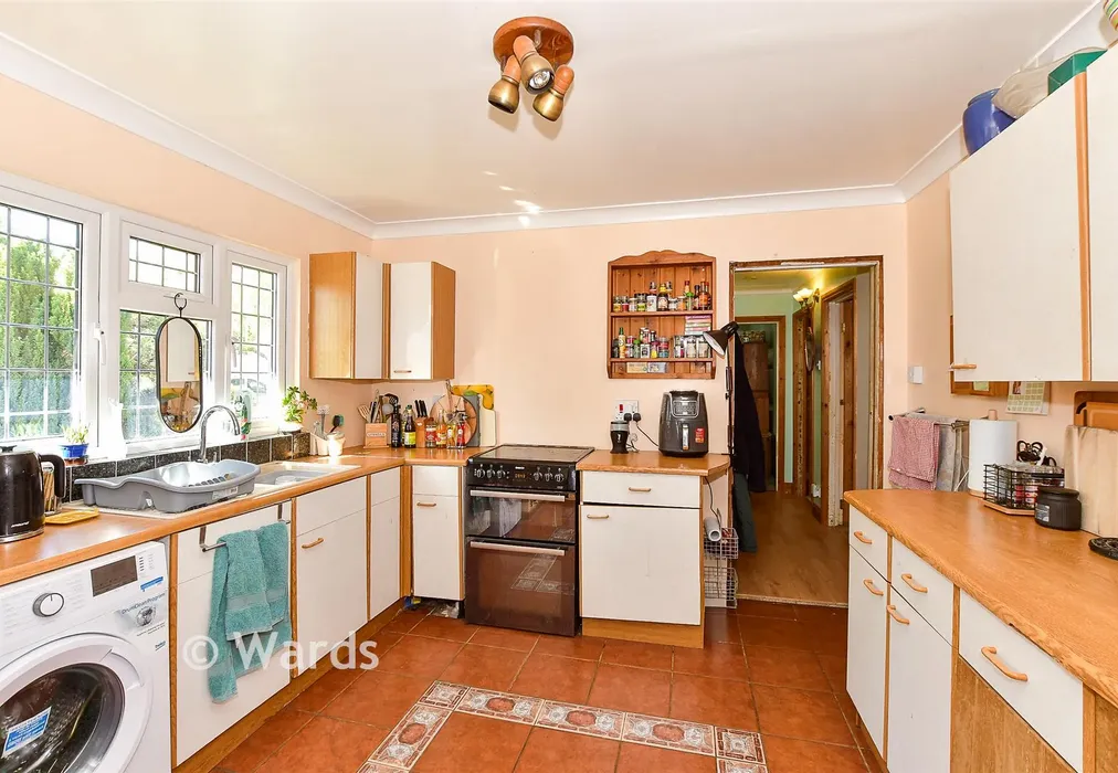 Kitchen - Birch Close, Hildenborough, Tonbridge, Kent - Wards of Kent