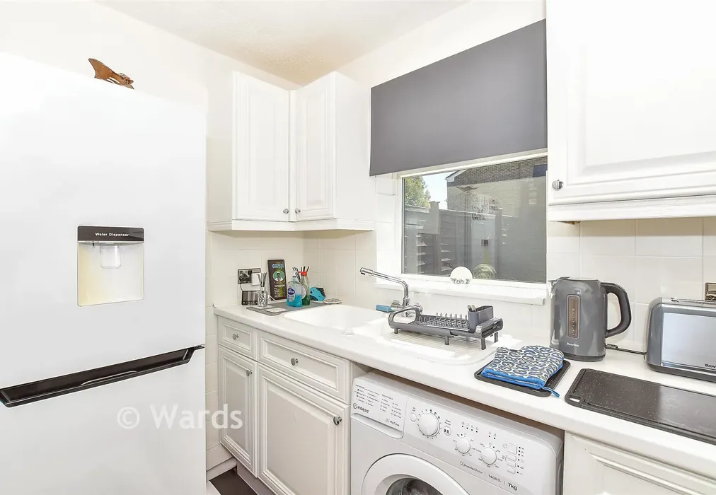 Kitchen - Poyntell Road, Staplehurst, Kent - Wards of Kent