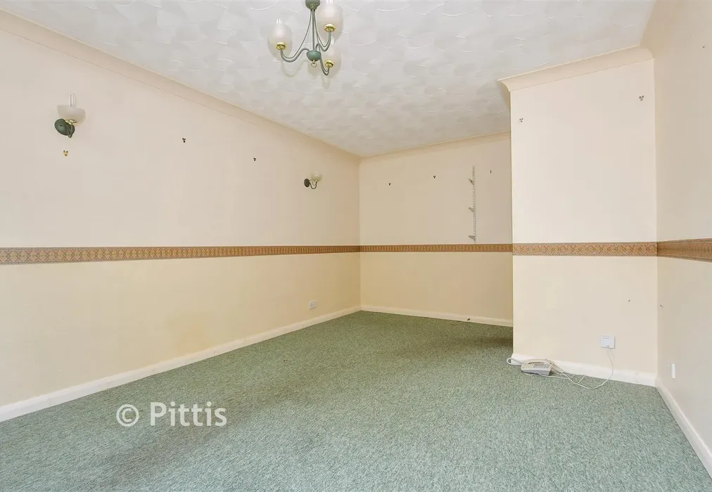 Lounge/ Dining Room - Royal Crescent, Sandown, Isle of Wight - Wards of Kent