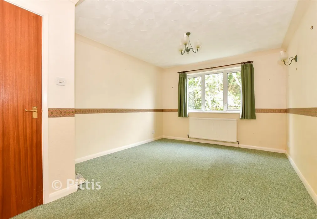 Lounge/ Dining Room - Royal Crescent, Sandown, Isle of Wight - Wards of Kent