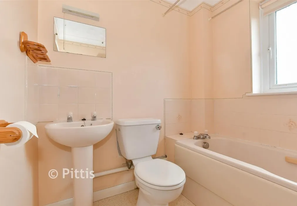 Bathroom - Royal Crescent, Sandown, Isle of Wight - Wards of Kent