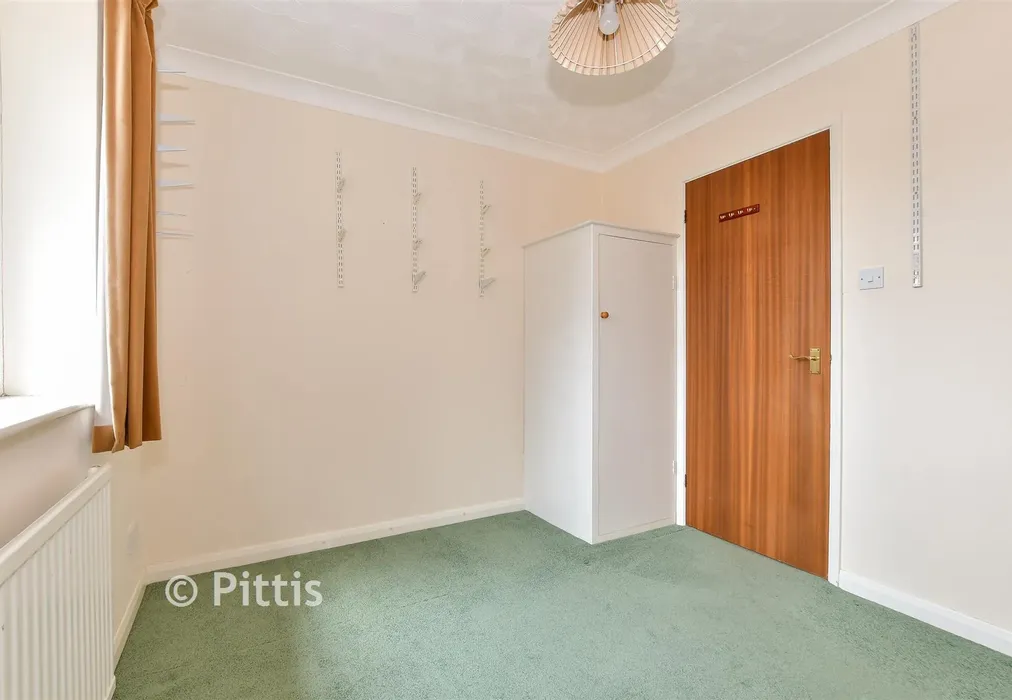 Bedroom 2 - Royal Crescent, Sandown, Isle of Wight - Wards of Kent
