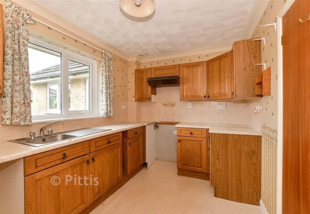 Kitchen - Royal Crescent, Sandown, Isle of Wight - Wards of Kent