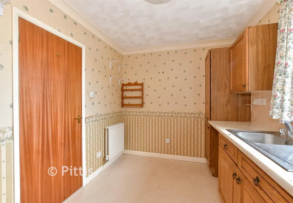Kitchen - Royal Crescent, Sandown, Isle of Wight - Wards of Kent