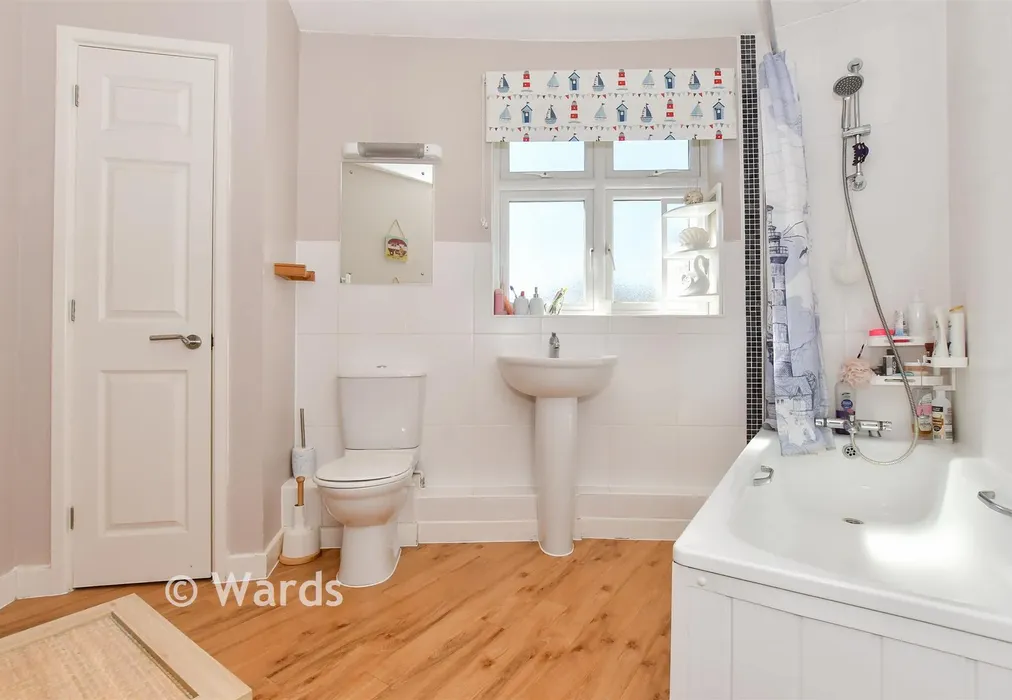 Bathroom - Palmer Drive, Hythe, Kent - Wards of Kent
