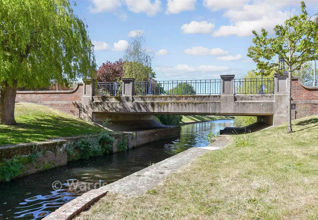 External Lifestyle Photograph - Palmer Drive, Hythe, Kent - Wards of Kent