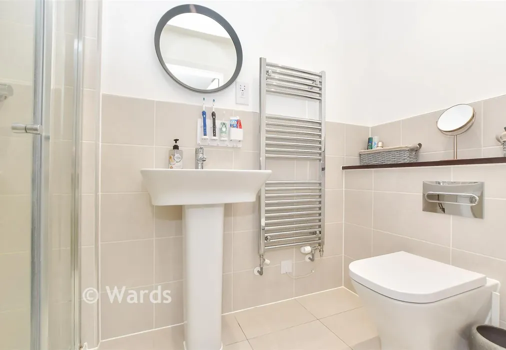 En-Suite Shower Room - Conningbrook Avenue, Kennington, Ashford, Kent - Wards of Kent