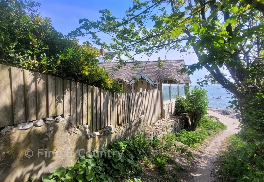 External Lifestyle - The Cliff Path, Bonchurch, Ventnor, Isle of Wight - Wards of Kent