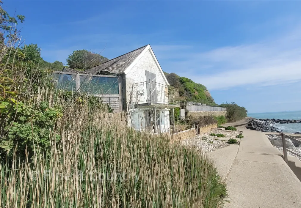 External Lifestyle - The Cliff Path, Bonchurch, Ventnor, Isle of Wight - Wards of Kent