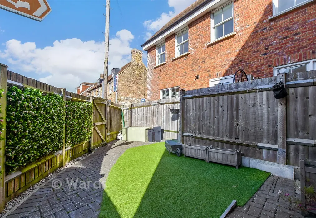 Front Garden - Rome Road, New Romney, Kent - Wards of Kent